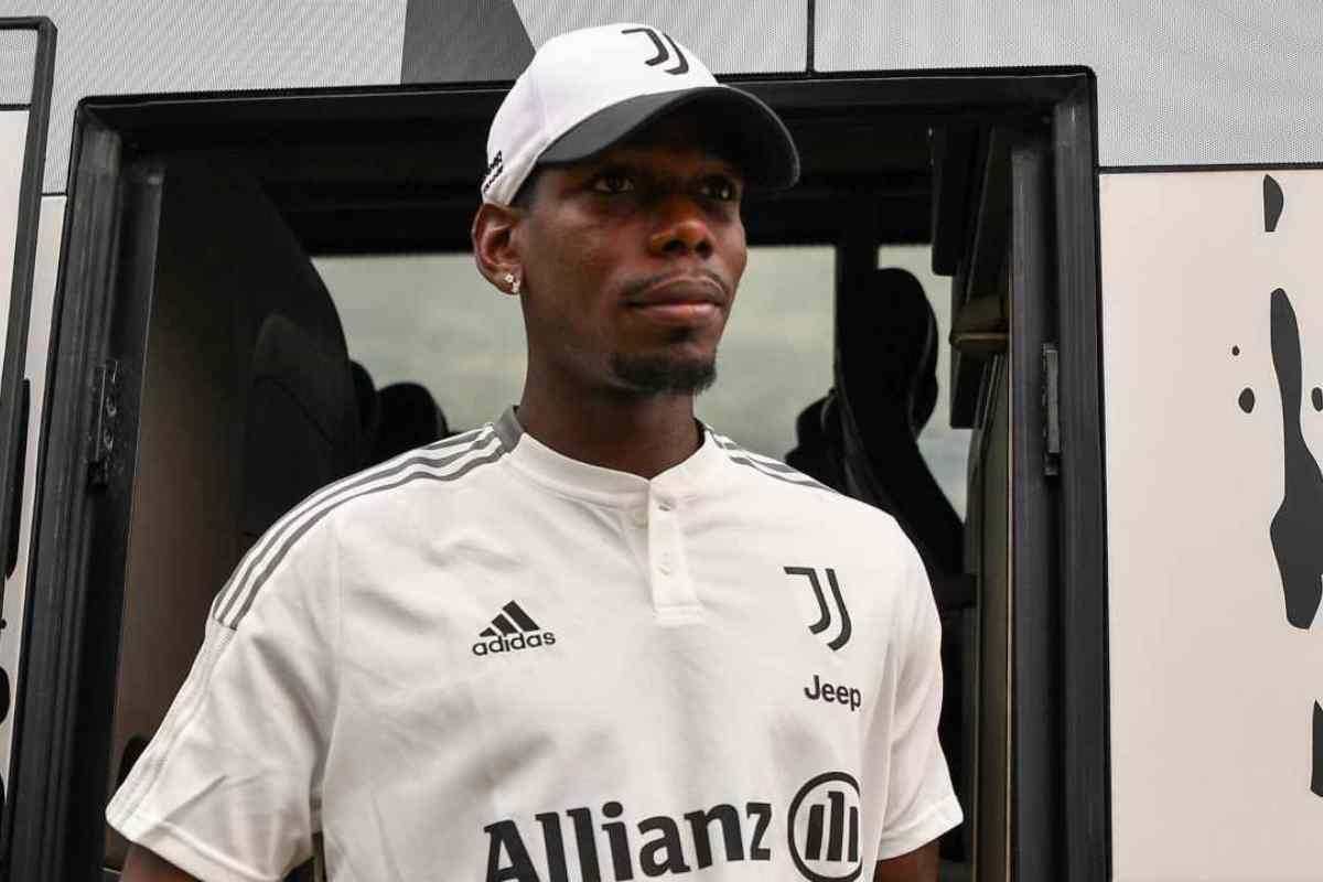 Pogba esce dal pullman