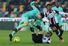Scontro in campo in Udinese-Verona
