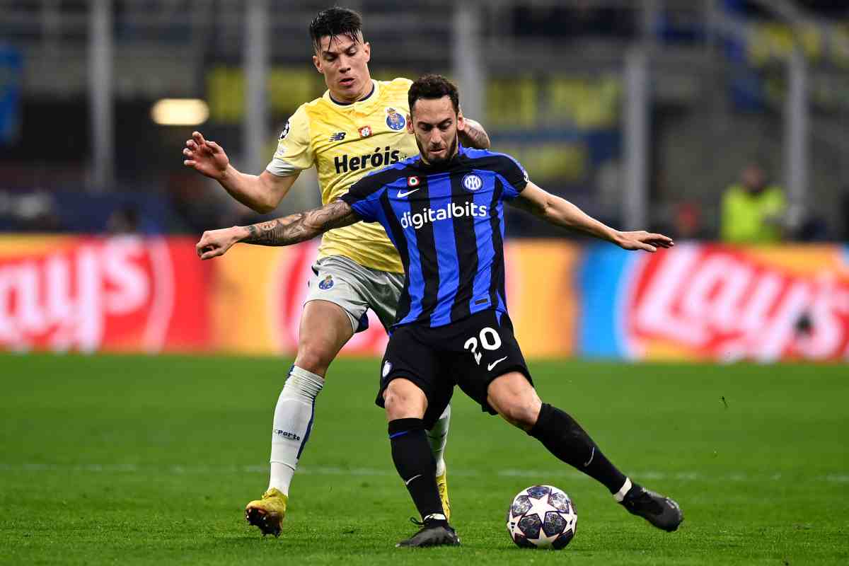 Calhanoglu in campo contro il Porto