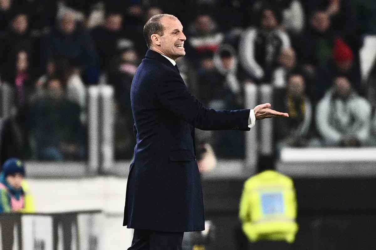 Allegri dà indicazioni alla squadra in campo