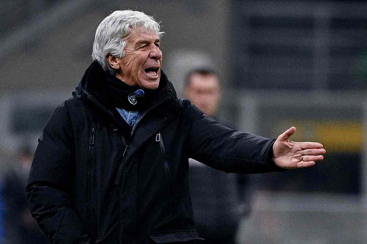 Gasperini nervoso, scambio di battute dopo la sconfitta contro il Milan con alcuni tifosi