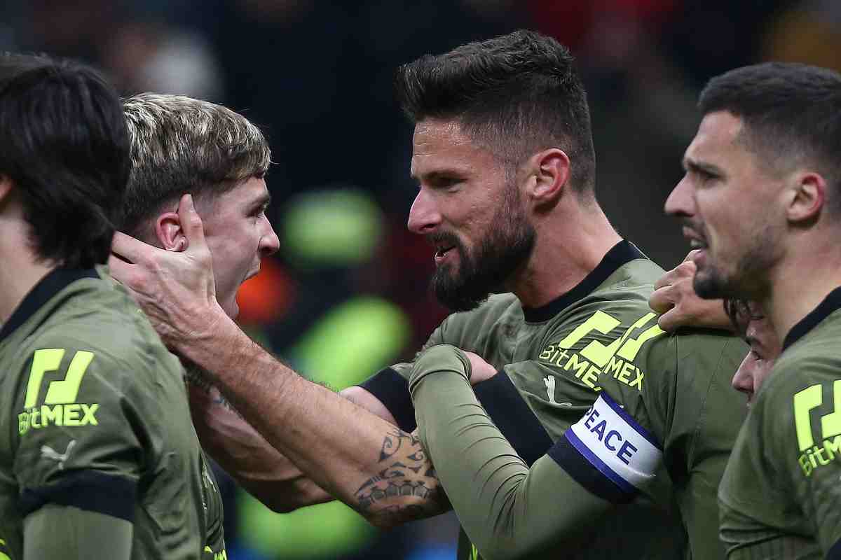 Giroud festeggia dopo il gol Milan