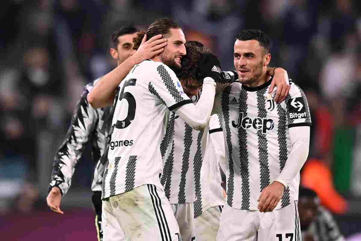 Rabiot e i compagni festeggiano Juventus
