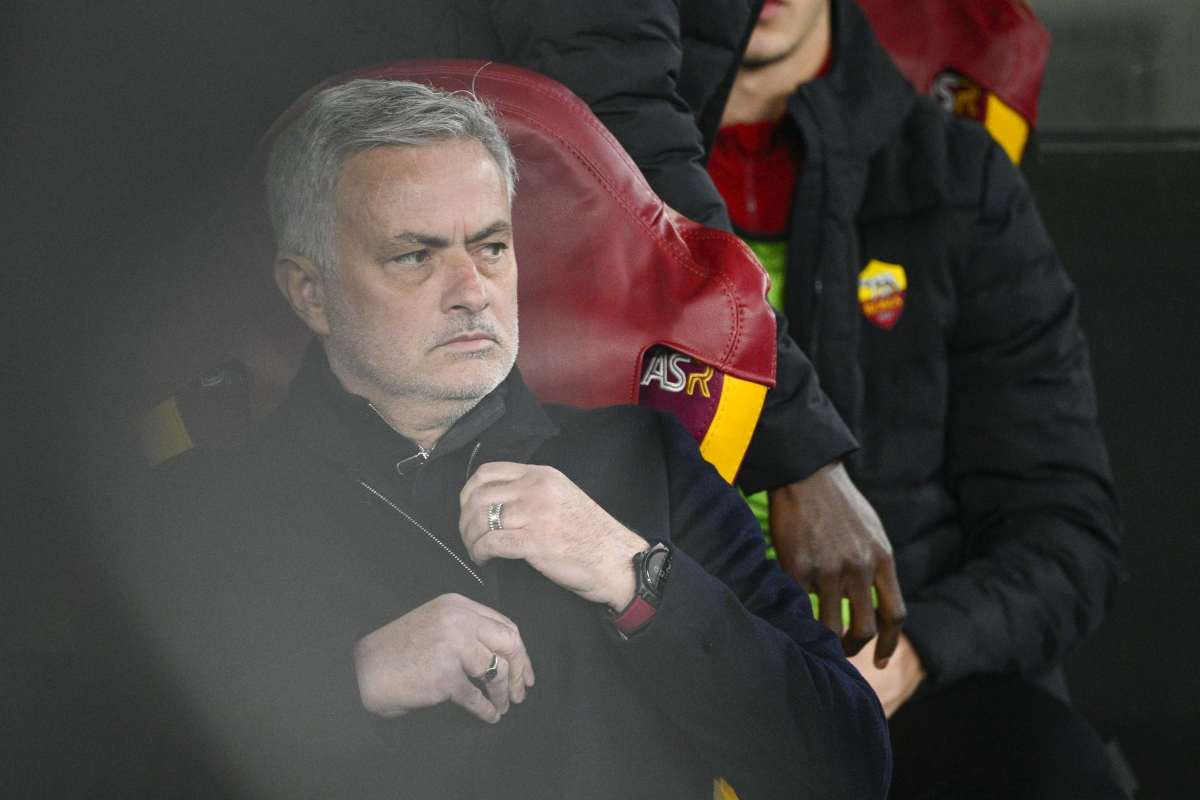 Mourinho serio in panchina Roma