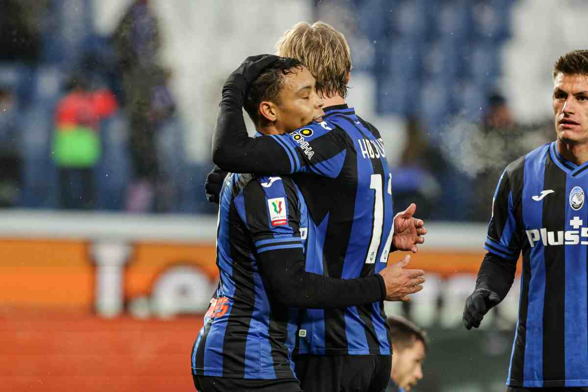 Muriel e Holjund si abbracciano Atalanta