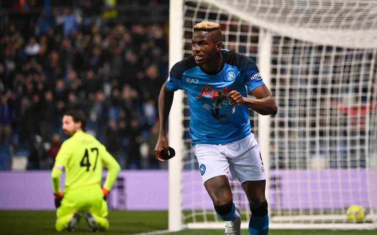 Osimhen esulta dopo il gol contro il Sassuolo