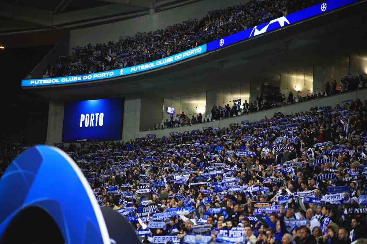 Sciarpata tifosi Porto contro l'Inter 