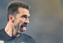 Buffon fa una linguaccia