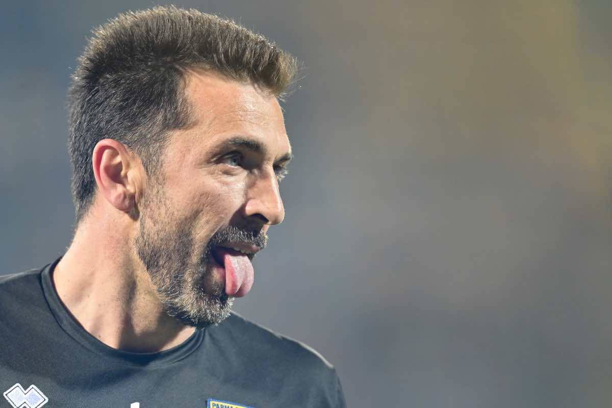 Buffon fa una linguaccia