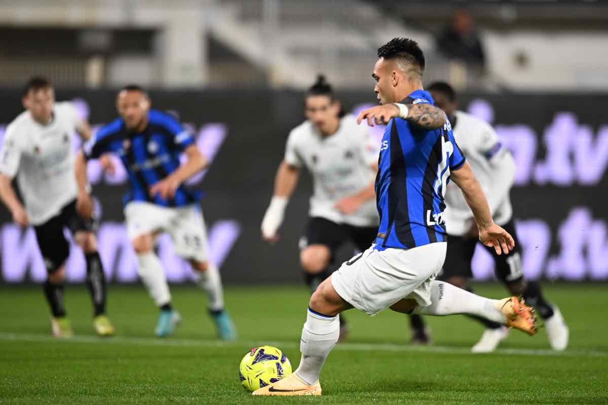 Lautaro Martinez in azione in Spezia-Inter