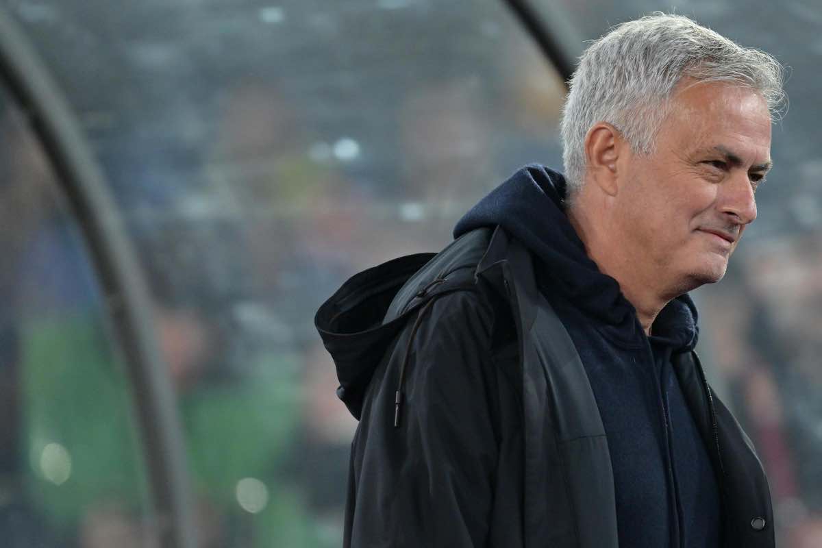 Mourinho resta alla Roma: con lui anche Smalling e Dybala