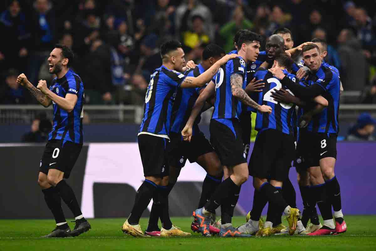 L' Inter festeggia dopo un gol