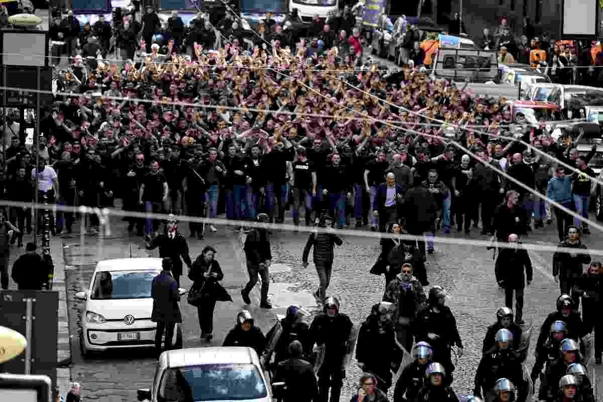 tifosi eintracht napoli