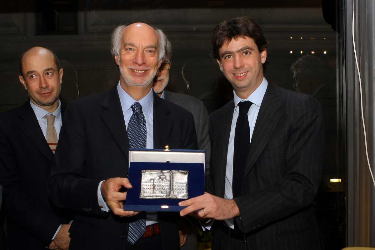 Maurizio Maurizio Paniz con Andrea Agnelli durante una premiazione 