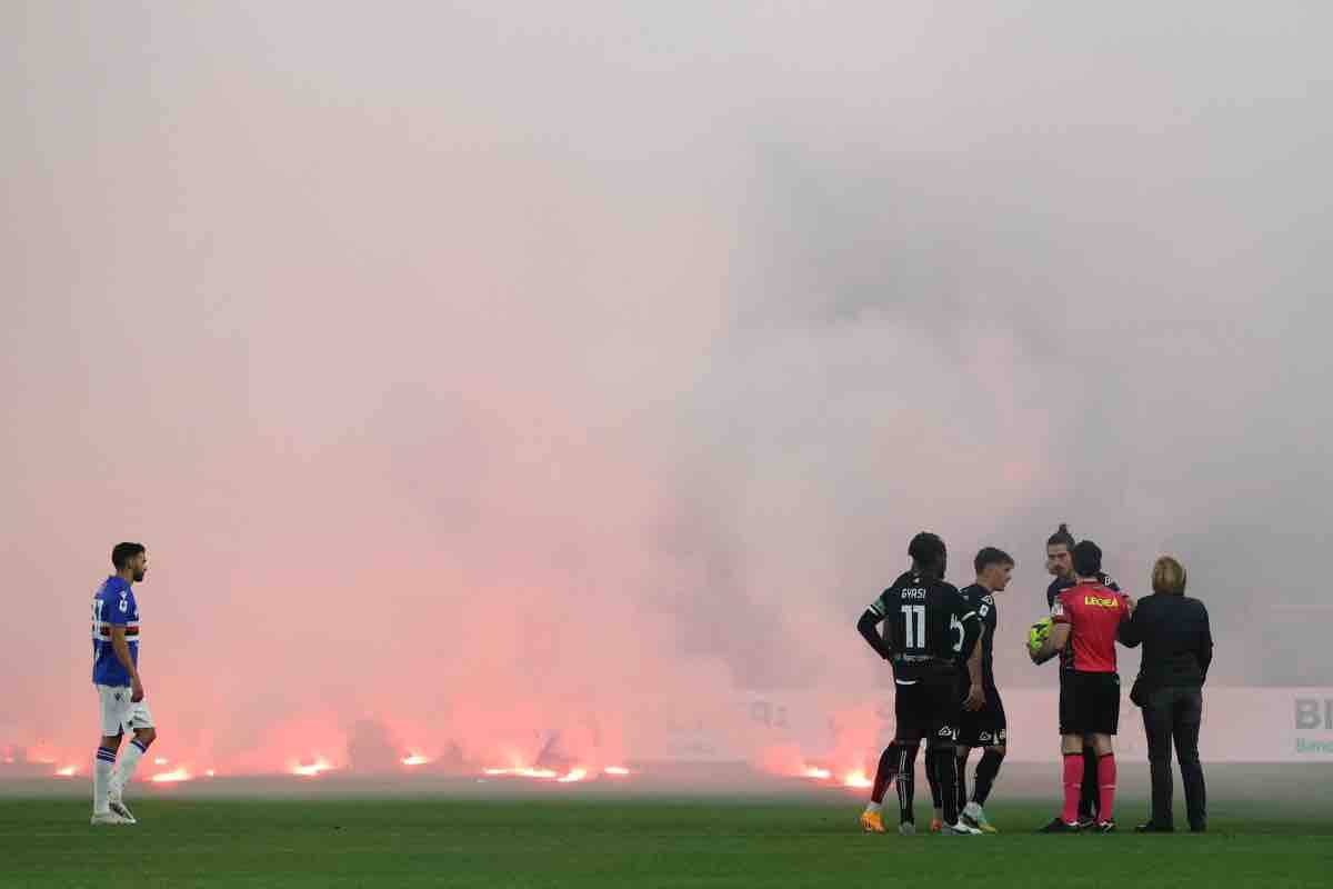 Lancio di fumogeni durante Sampdoria-Spezia