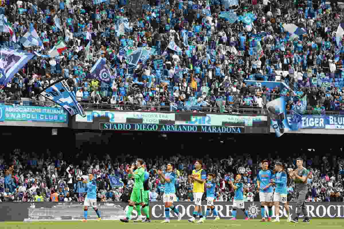Tifosi del Napoli applauditi dagli azzurri: saranno tantissimi quelli presenti questa sera alla Dacia Arena