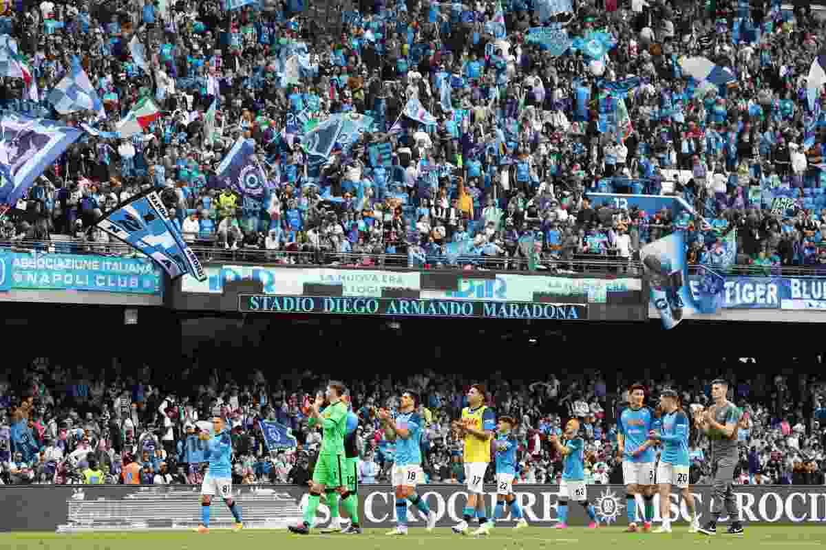 Tifosi del Napoli applauditi dagli azzurri: saranno tantissimi quelli presenti questa sera alla Dacia Arena
