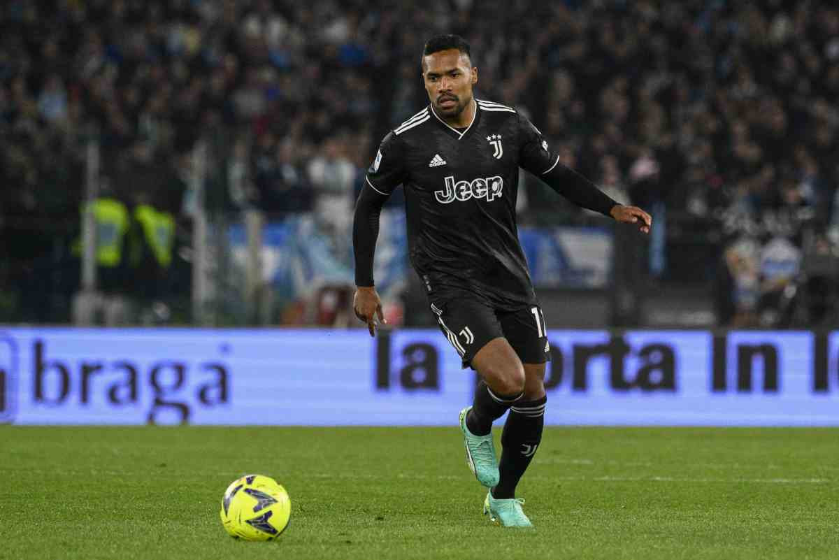 Alex Sandro rinnovo automatico con la Juve