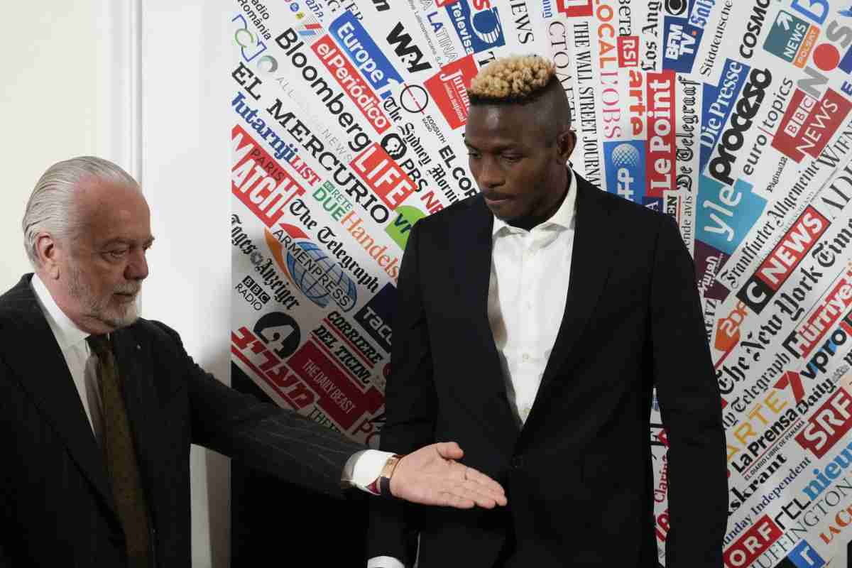 De Laurentiis ed Osimhen durante un evento
