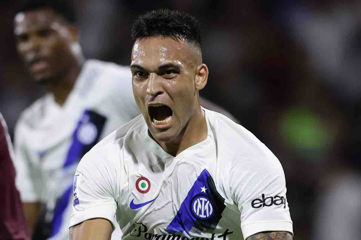 Lautaro Martinez esulta dopo il gol 