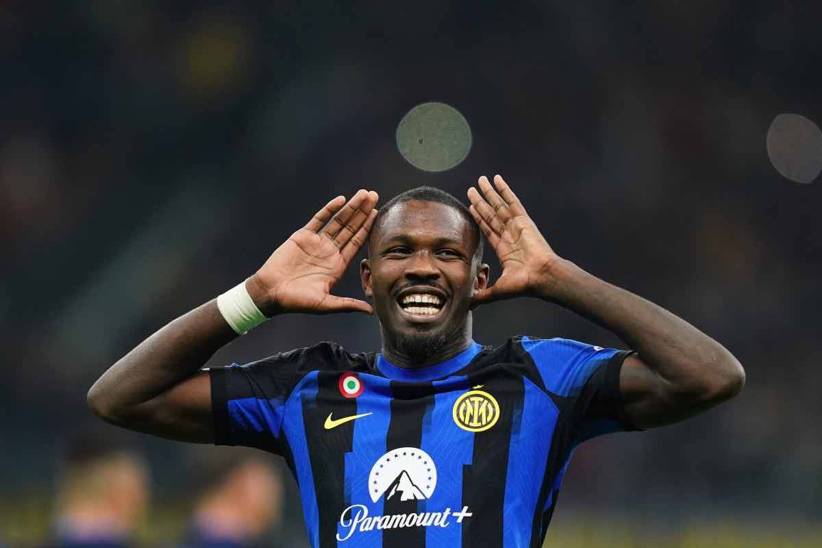 Marcus Thuram esulta in campo
