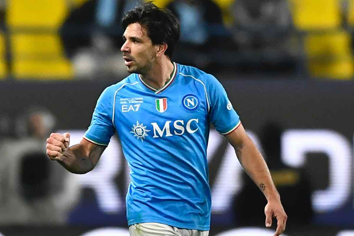 Giovanni Simeone esulta dopo il gol