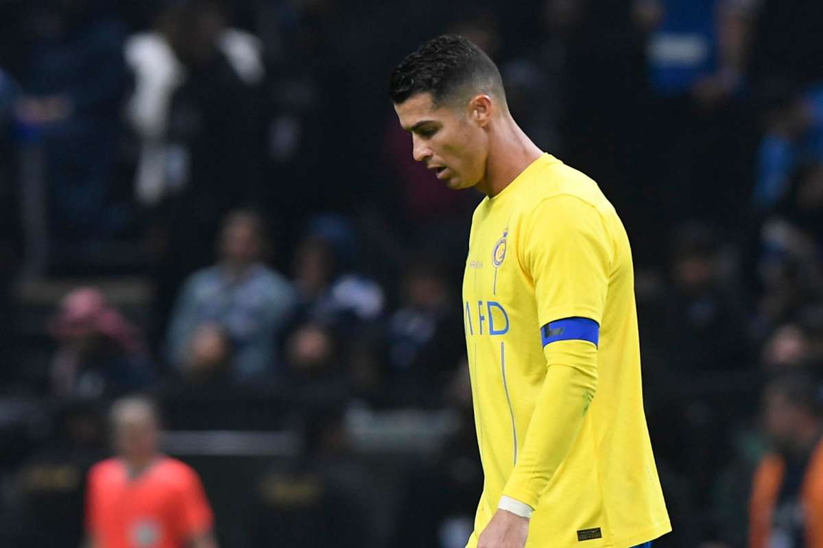 Ronaldo brutto gesto tifosi Messi