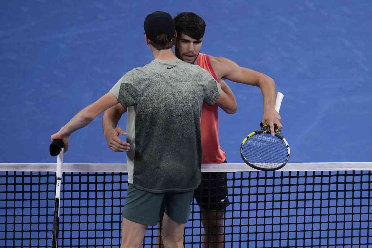 Alcaraz batte Sinner in finale agli ATP di Pechino