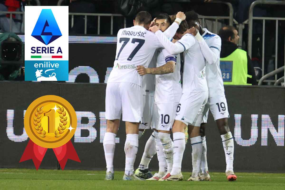 I calciatori della Lazio esultano dopo un gol