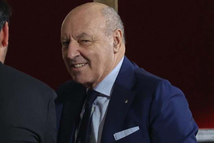 Giuseppe Marotta sorride