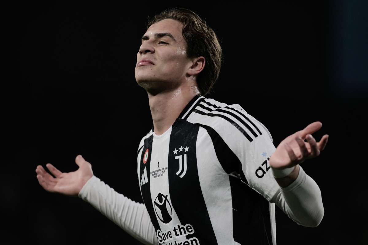 kenan Yildiz, numero 10 della Juventus, mentre esulta dopo un gol