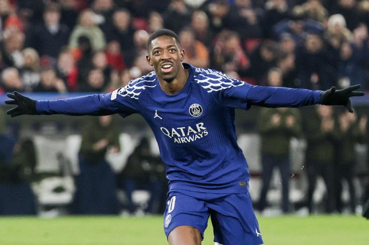 Ousmane Dembélé esulta a braccia larghe dopo un gol