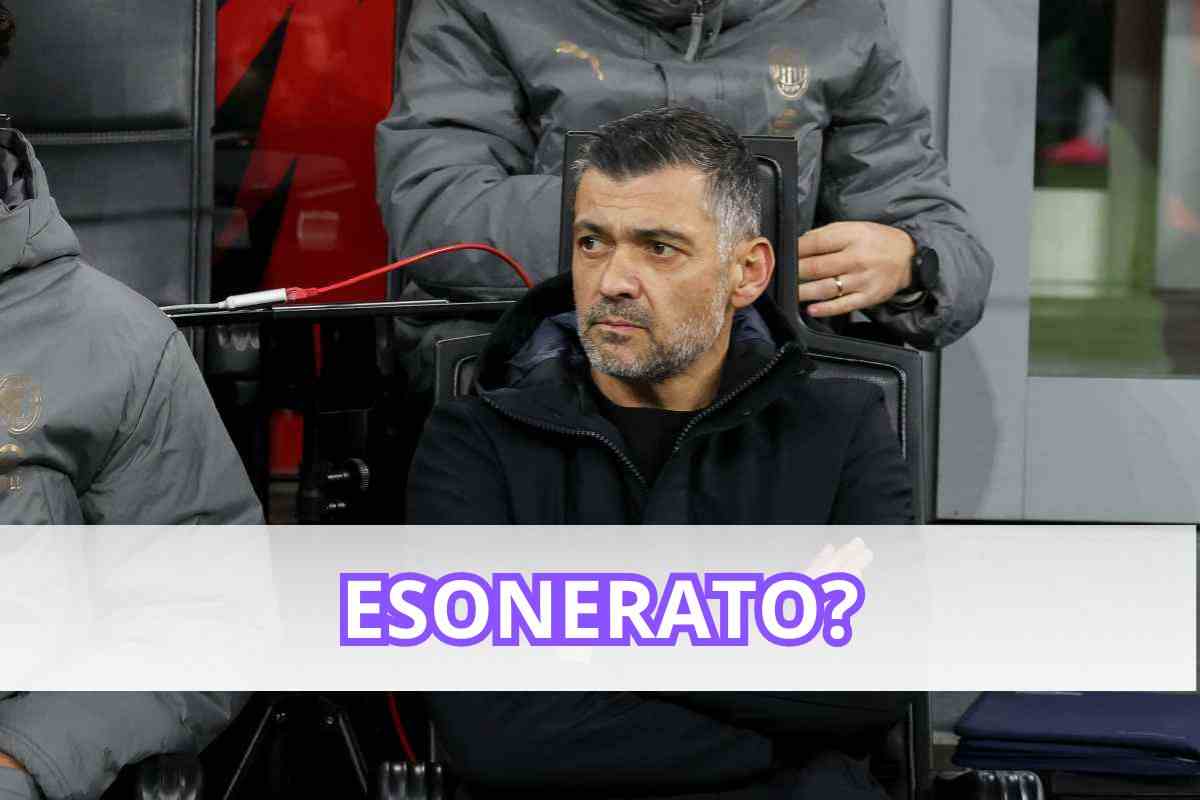 Sergio Conceiçao, allenatore del Milan, guarda in campo preoccupato