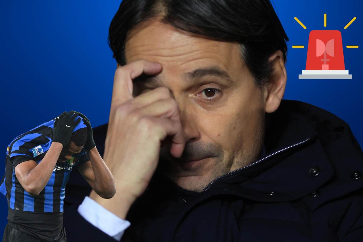 Simone Inzaghi perplesso mani in testa