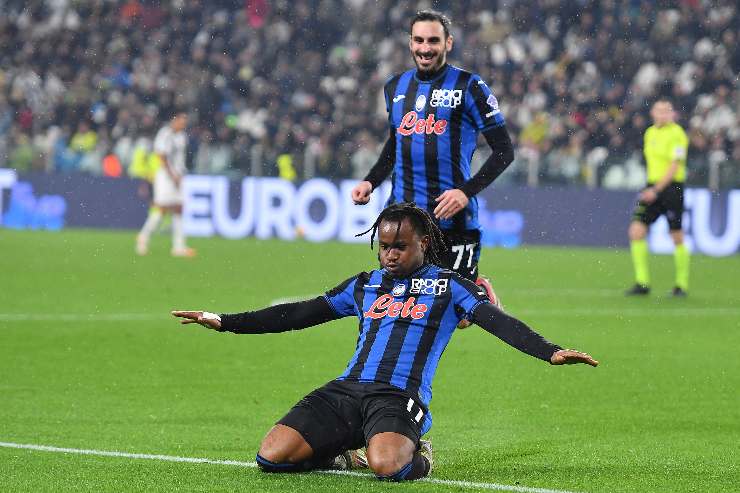 Ademola Lookman esulta dopo un gol