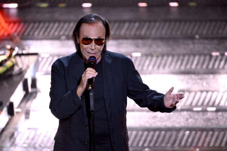 Antonello Venditti canta ad un concerto