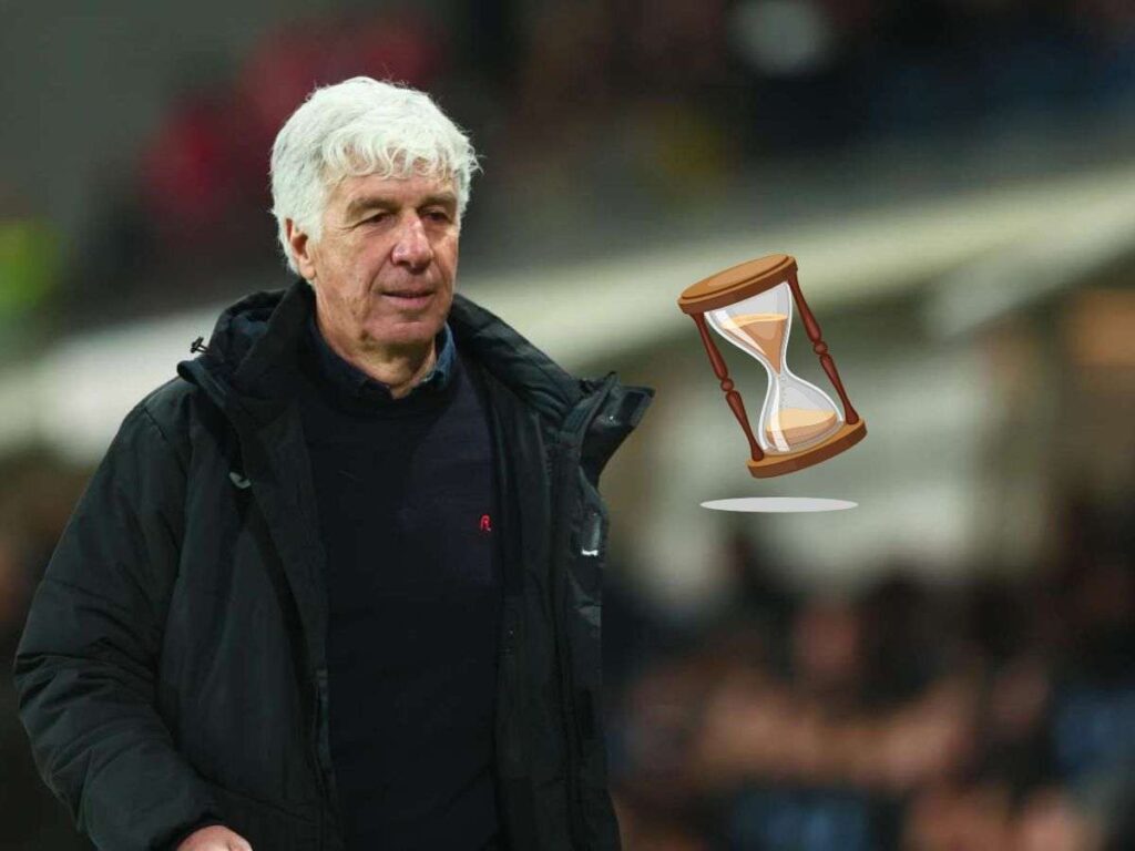 Gian Piero Gasperini pensieroso e una clessidra