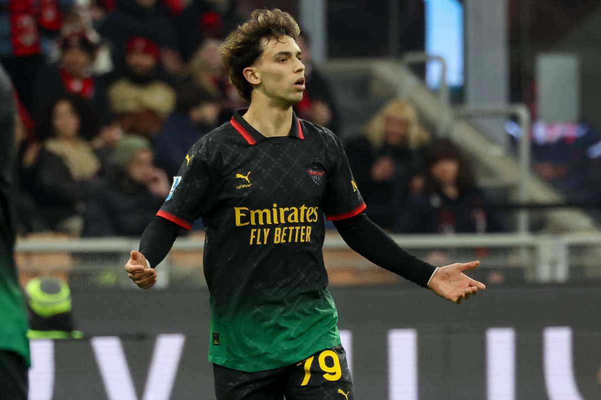 Joao Felix con la maglia del Milan