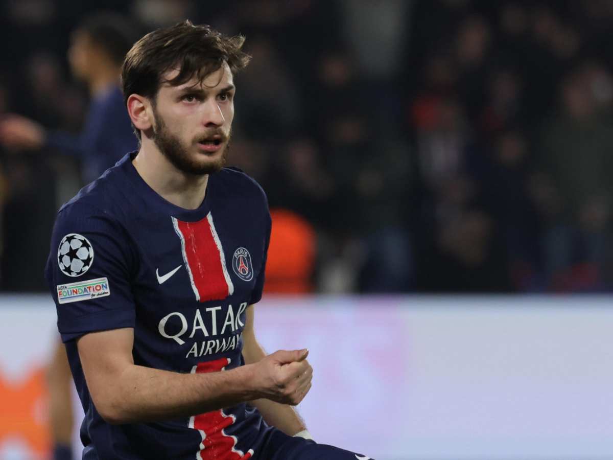 Kvicha Kvaratskhelia con la maglia del PSG