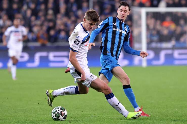 Maxim De Cuyper  in azione contro l'Atalanta