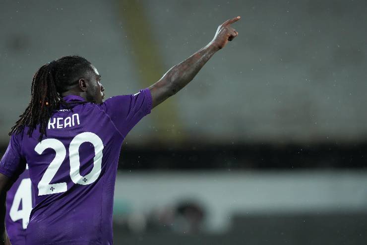 Moise Kean esulta con il braccio alzato