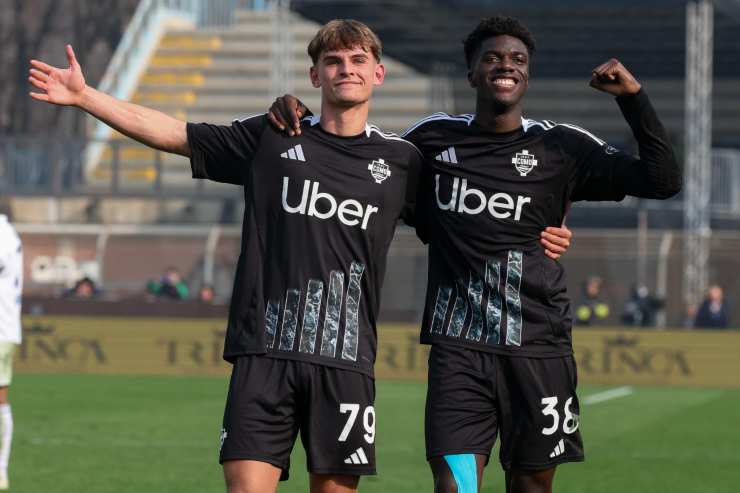 Nico Paz esulta insieme a Diao 