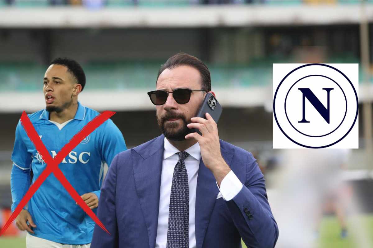 Okafor in aizone con la maglia del Napoli ed il ds Giovanni Manna al telefono