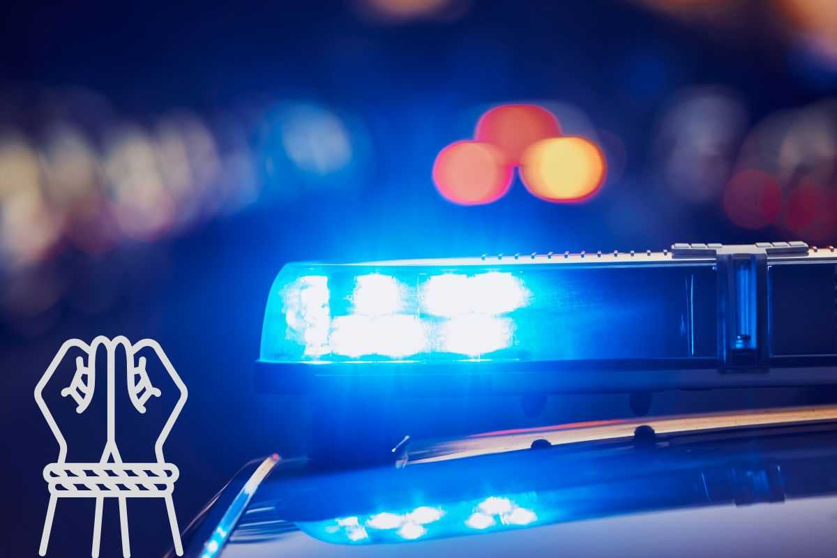 auto della polizia con sirena