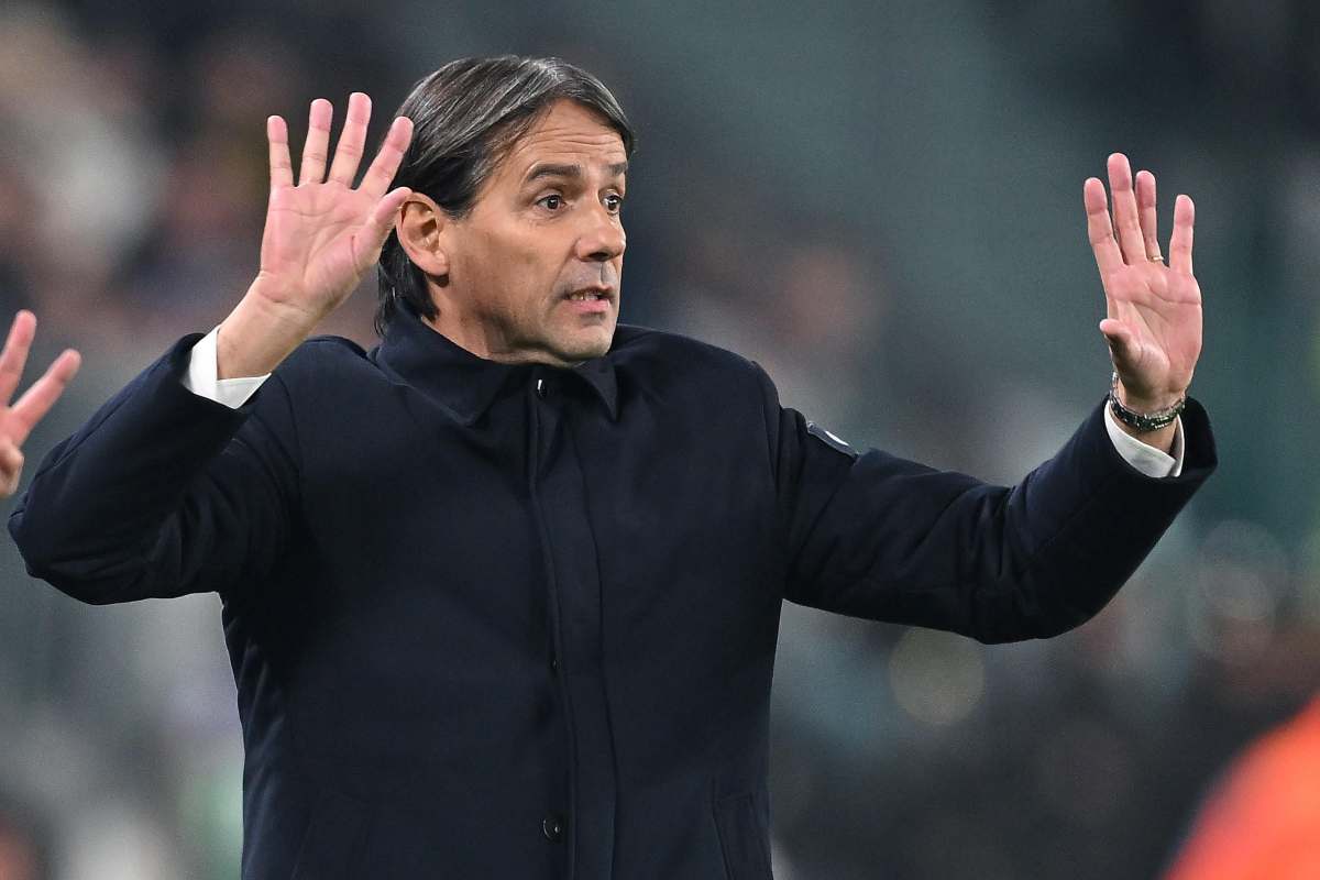 Simone Inzaghi dà indicazioni dalla panchina dell'Inter