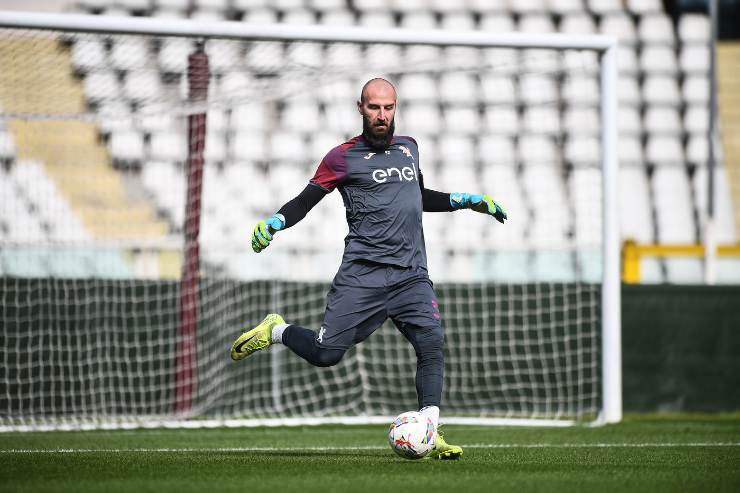 Vanja Milinkovic-Savic impegnato in un rinvio