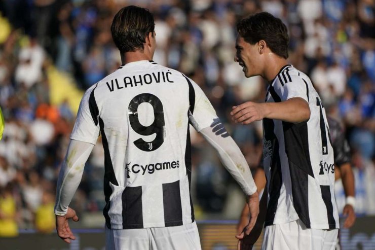 Vlahovic e Yildiz in campo 
