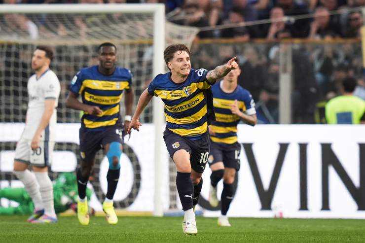 Adrian Bernabé esulta dopo il gol contro l'Inter