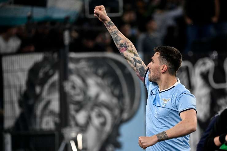 Alessio Romagnoli esulta dopo il gol
