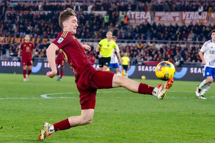 Alexis Saelemaekers in azione con la maglia della Roma